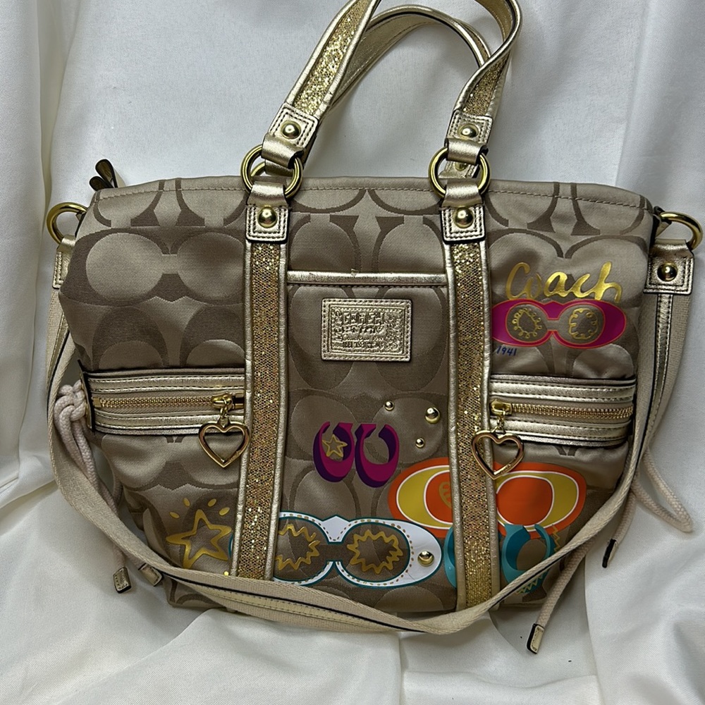 Coach Poppy Applique Pocket tote